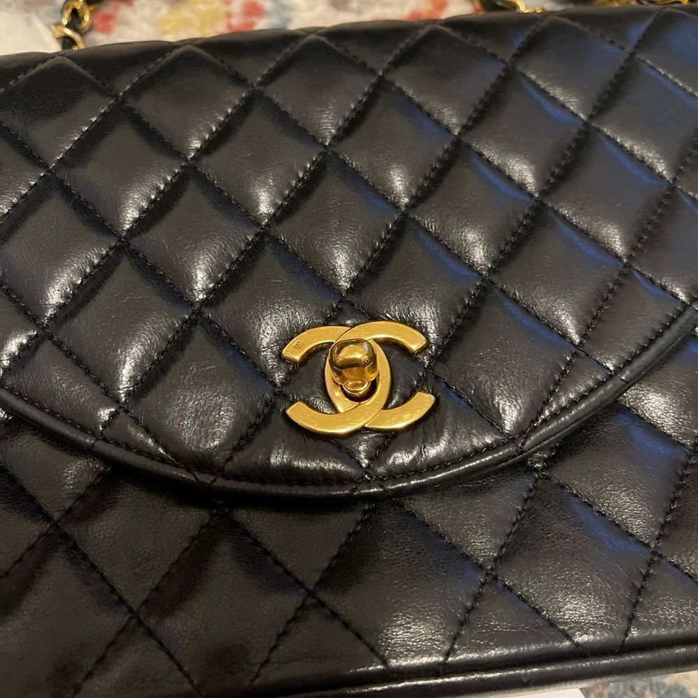 Chanel Vintage Black Round Single Flap Lambskin 24k Gold Hardware - Picture 5 of 12